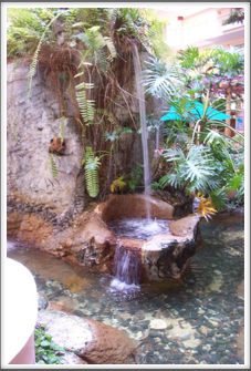 Embassy Suites: Courtyard Fountain